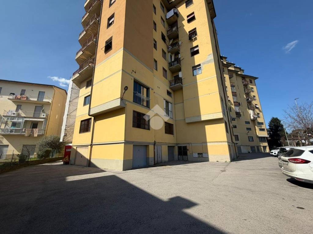 negozio in vendita a Figline e Incisa Valdarno