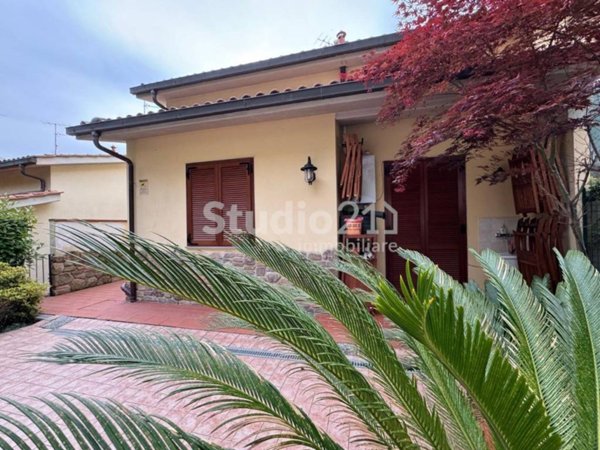 casa indipendente a Figline e Incisa Valdarno in zona Incisa in Val d'Arno