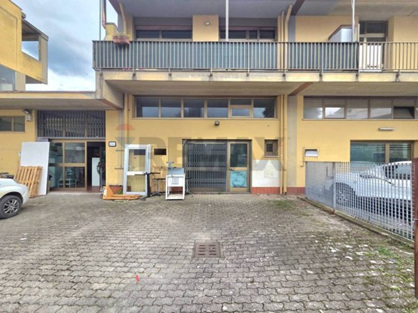 negozio in vendita a Figline e Incisa Valdarno in zona Porcellino