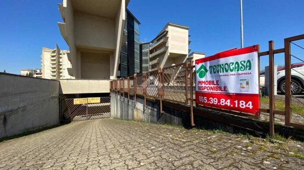 locale commerciale in vendita a Figline e Incisa Valdarno