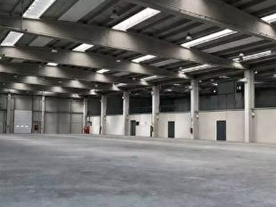 locale di sgombero in vendita a Figline e Incisa Valdarno