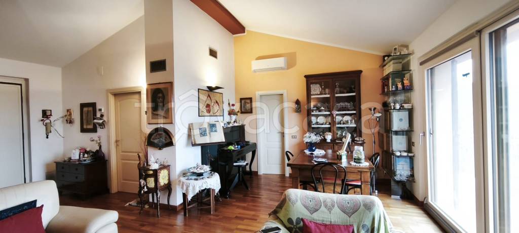 casa indipendente a Figline e Incisa Valdarno in zona Figline Valdarno