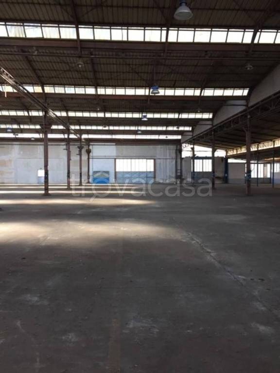 locale commerciale in vendita a Figline e Incisa Valdarno