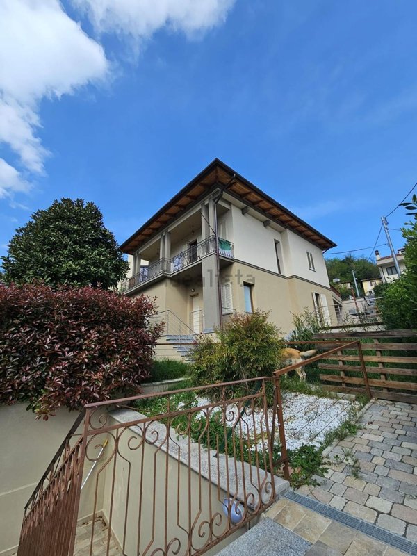 casa indipendente a Figline e Incisa Valdarno in zona Figline Valdarno