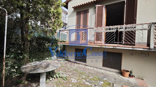 casa indipendente a Figline e Incisa Valdarno in zona Figline Valdarno