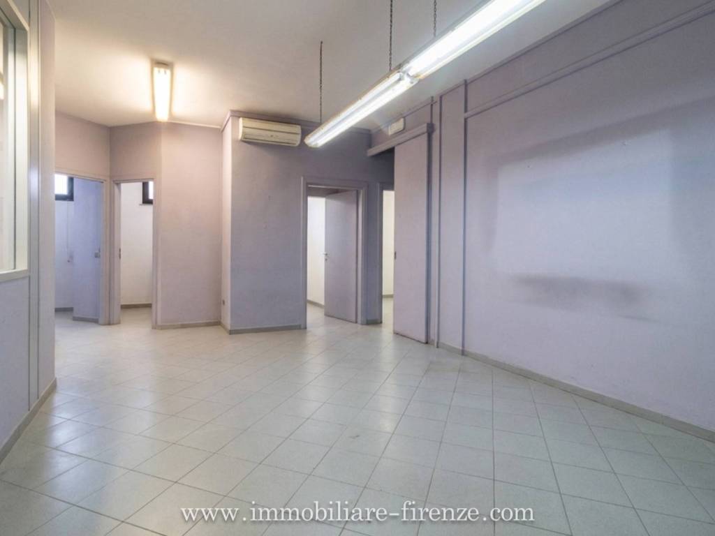 negozio in vendita a Figline e Incisa Valdarno in zona Incisa in Val d'Arno