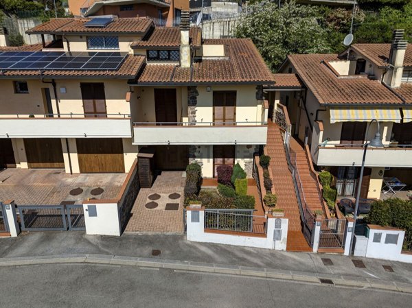 casa indipendente in vendita a Figline e Incisa Valdarno