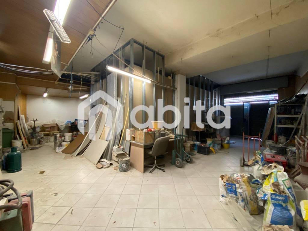 negozio in vendita a Figline e Incisa Valdarno in zona Figline Valdarno