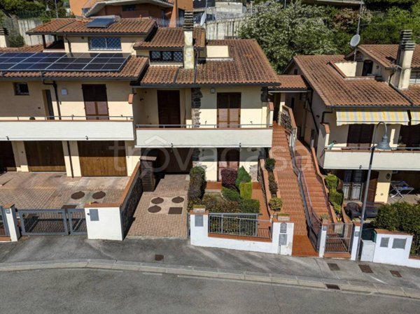 casa indipendente a Figline e Incisa Valdarno in zona Incisa in Val d'Arno