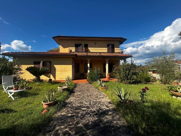 casa indipendente in vendita a Figline e Incisa Valdarno