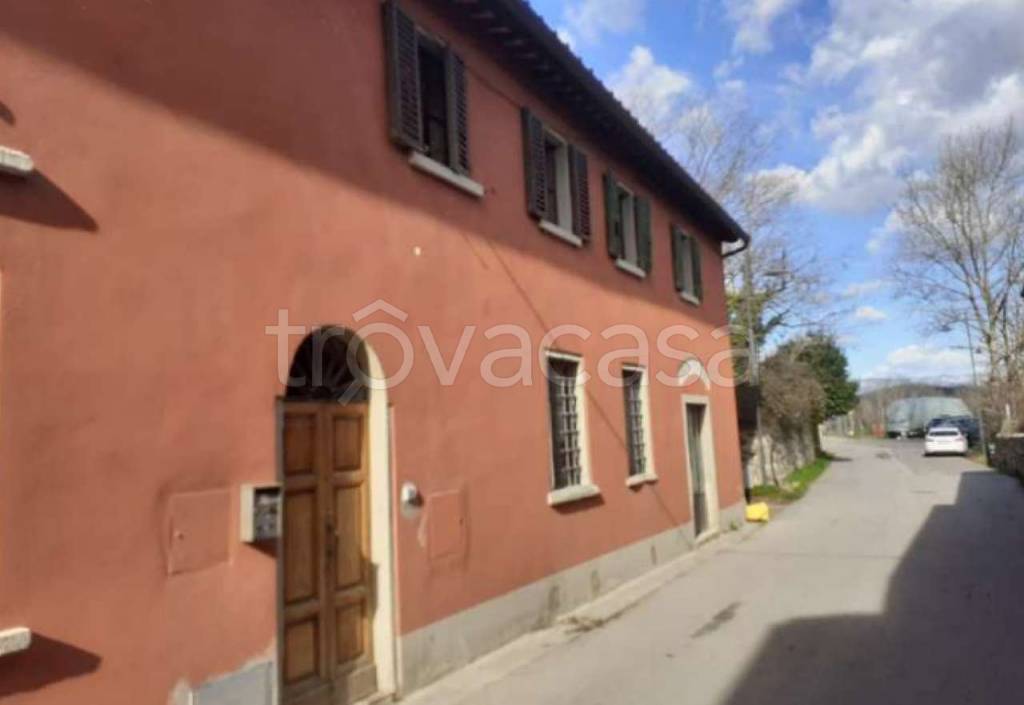 appartamento in vendita a Scarperia e San Piero in zona San Piero a Sieve