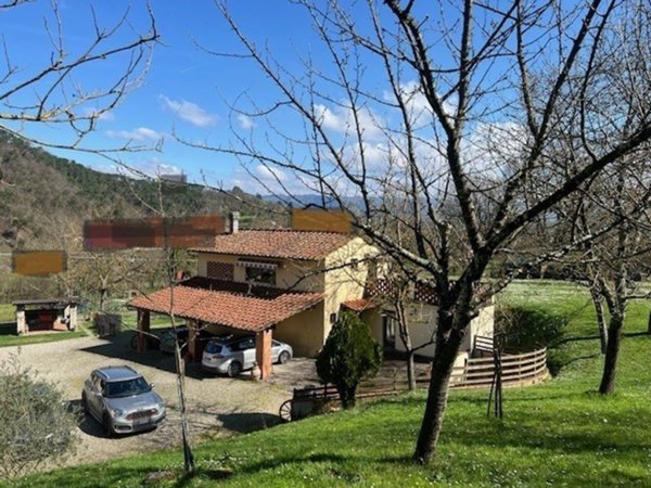 casa indipendente in vendita a Scarperia e San Piero