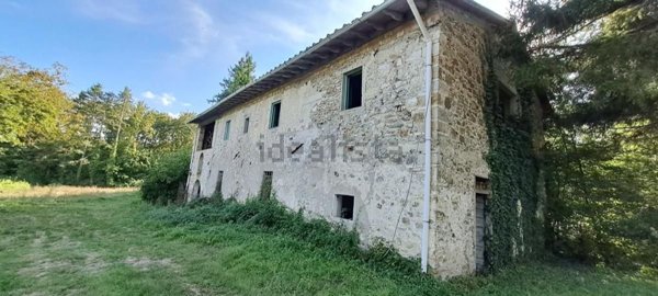 casa indipendente in vendita a Scarperia e San Piero in zona San Piero a Sieve