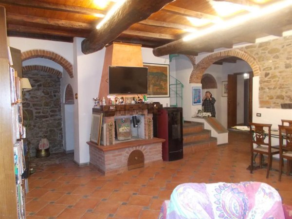 casa indipendente in vendita a Scarperia e San Piero