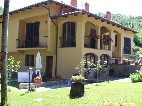 casa indipendente in vendita a Scarperia e San Piero