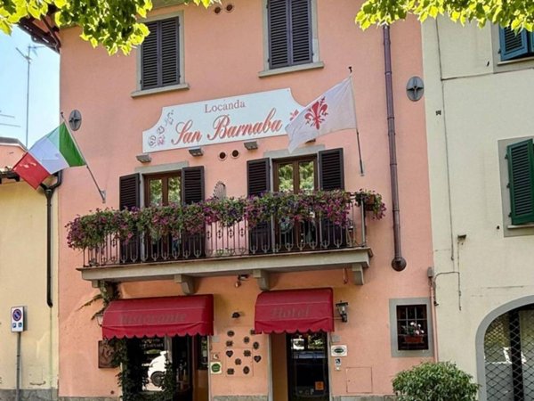 intera palazzina in vendita a Scarperia e San Piero in zona Scarperia
