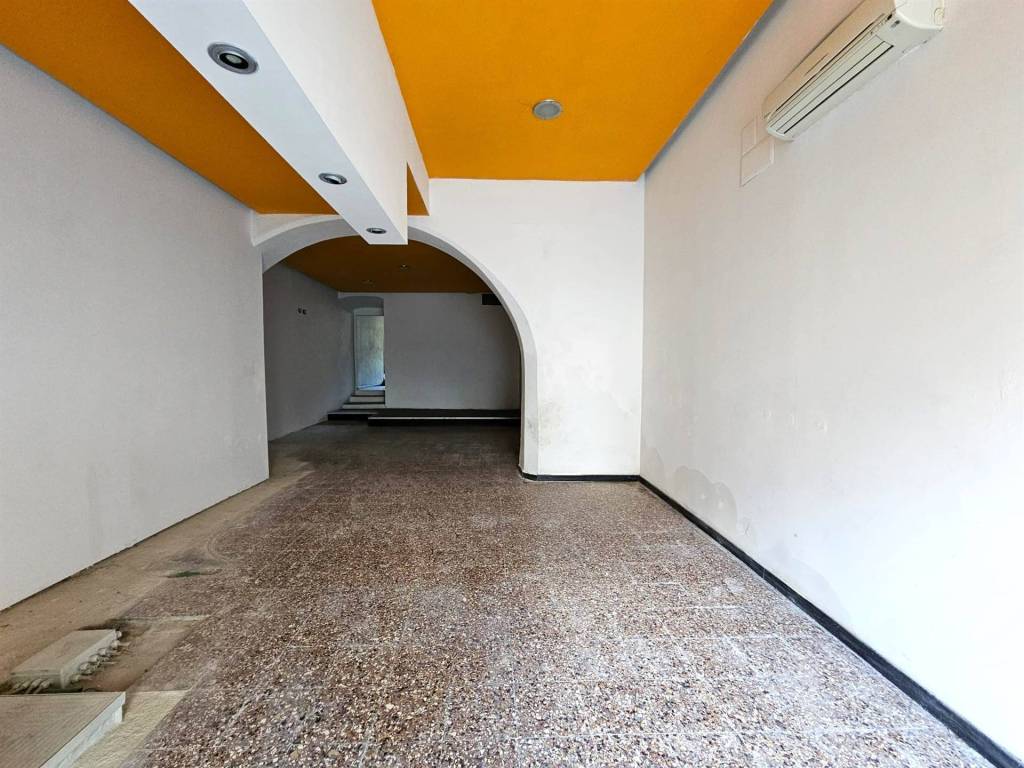 negozio in vendita a Scarperia e San Piero in zona San Piero a Sieve