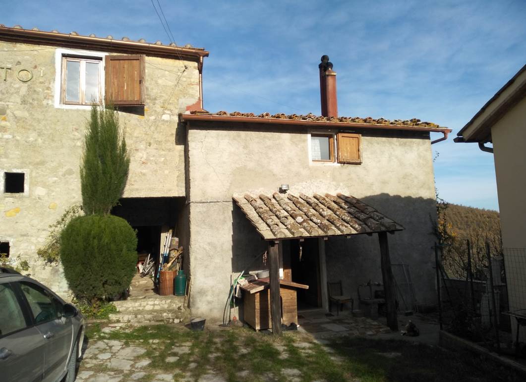 appartamento in vendita a Scarperia e San Piero in zona San Piero a Sieve