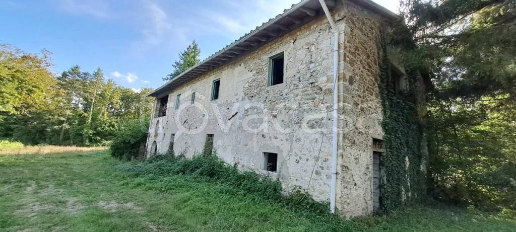 casa indipendente in vendita a Scarperia e San Piero in zona San Piero a Sieve