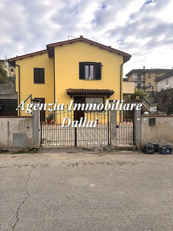 casa indipendente in vendita a Scarperia e San Piero in zona Scarperia
