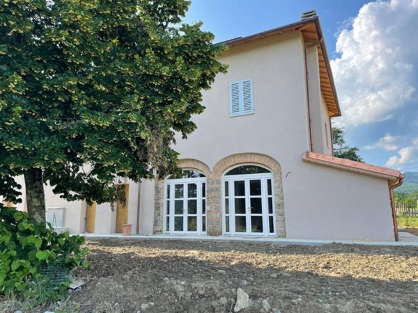 casa indipendente in vendita a Scarperia e San Piero