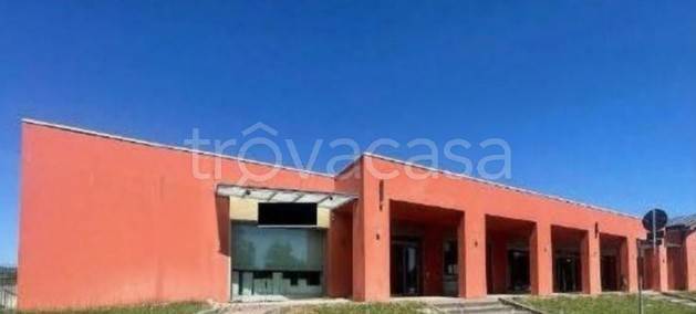 negozio in vendita a Scarperia e San Piero in zona San Piero a Sieve