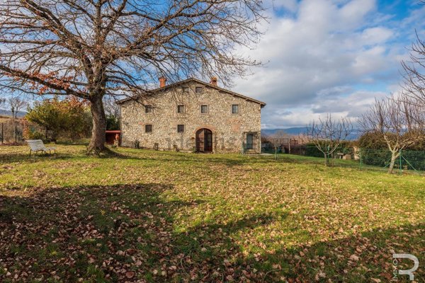 casa indipendente in vendita a Scarperia e San Piero