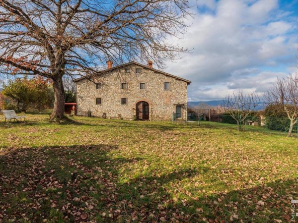 casa indipendente in vendita a Scarperia e San Piero