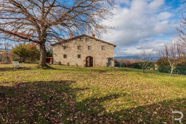 casa indipendente in vendita a Scarperia e San Piero