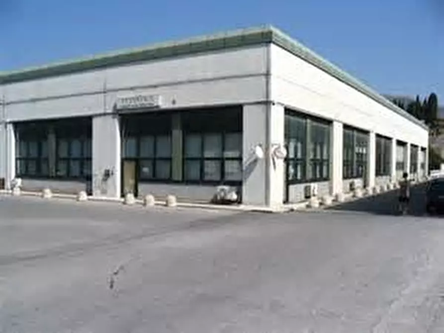 locale commerciale in vendita a Scarperia e San Piero in zona Scarperia