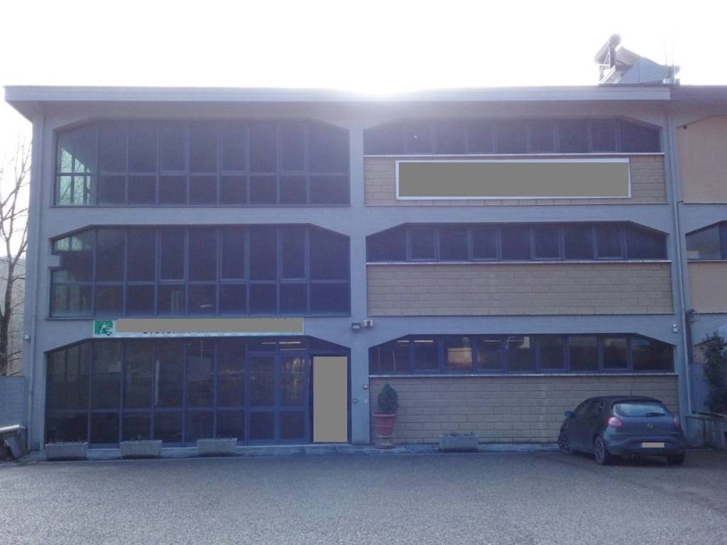 locale commerciale in vendita a Scarperia e San Piero in zona San Piero a Sieve