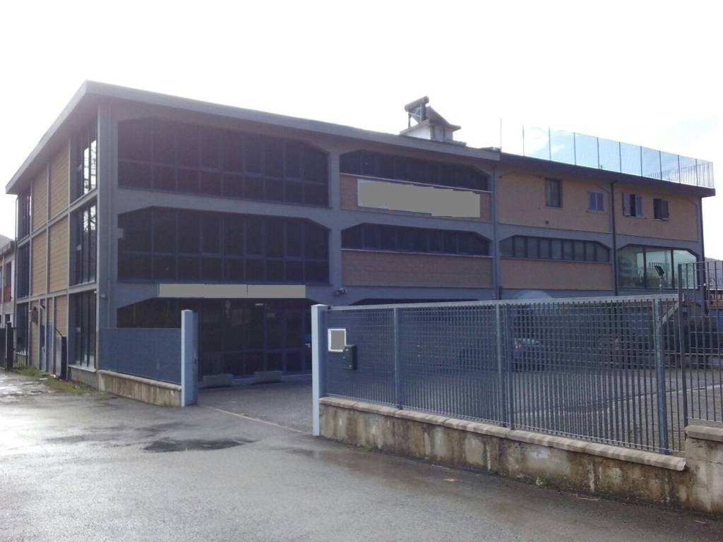 locale commerciale in vendita a Scarperia e San Piero in zona San Piero a Sieve