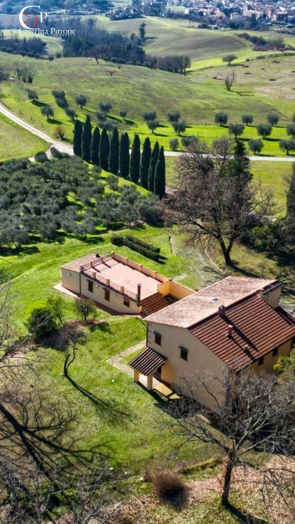 casa indipendente in vendita a Scarperia e San Piero
