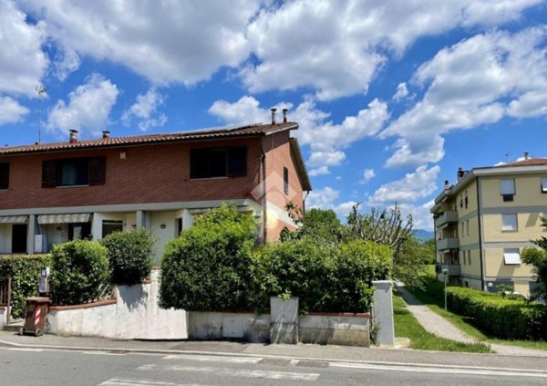 casa indipendente in vendita a Scarperia e San Piero in zona San Piero a Sieve