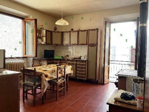 intera palazzina in vendita a Scarperia e San Piero in zona Scarperia