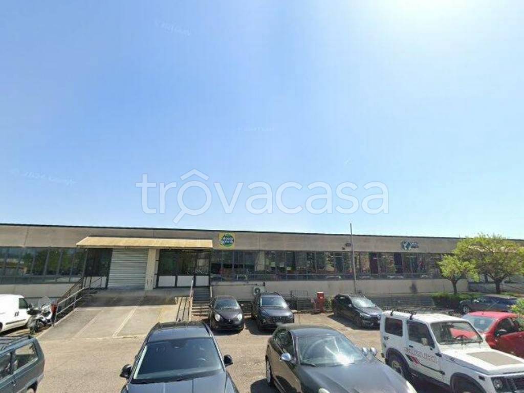 locale commerciale in vendita a Scarperia e San Piero in zona San Piero a Sieve