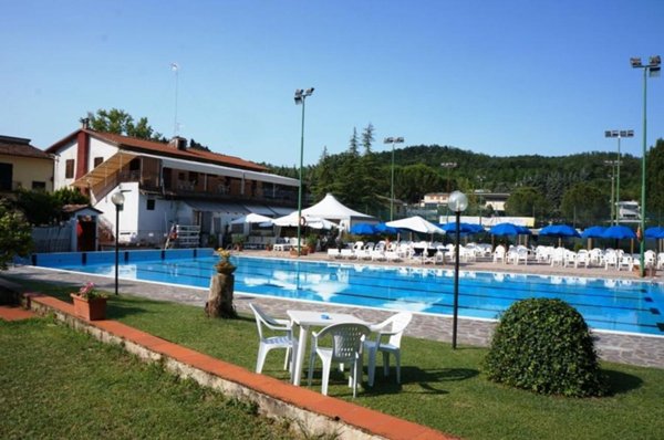 negozio in vendita a Barberino Tavarnelle in zona San Donato in Poggio