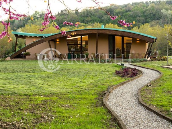 negozio in vendita a Barberino Tavarnelle in zona Petrognano