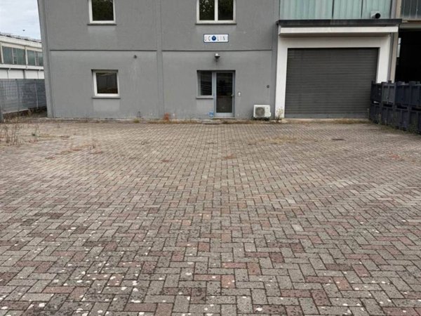 locale commerciale in vendita a Barberino Tavarnelle