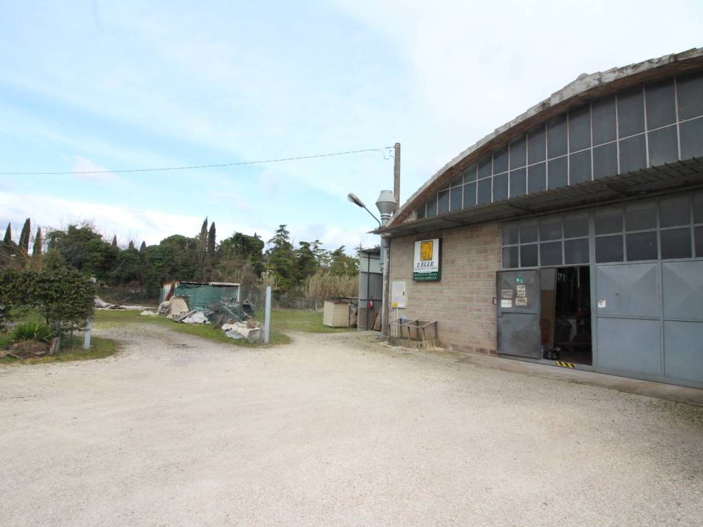 locale commerciale in vendita a Barberino Tavarnelle in zona Linari