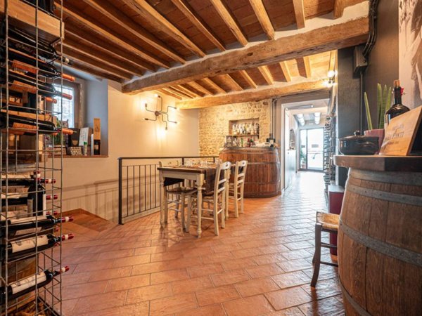 negozio in vendita a Barberino Tavarnelle in zona Tavarnelle Val di Pesa