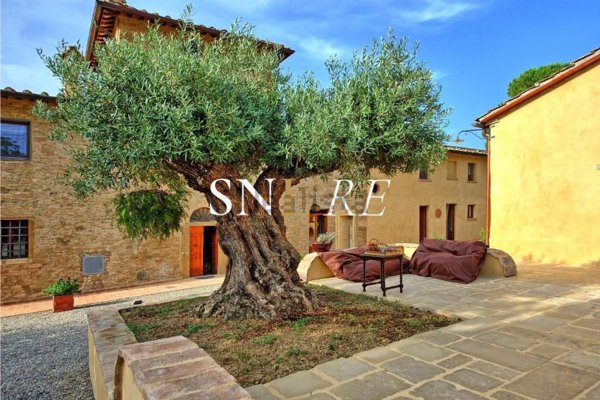 negozio in vendita a Barberino Tavarnelle in zona Barberino Val d'Elsa