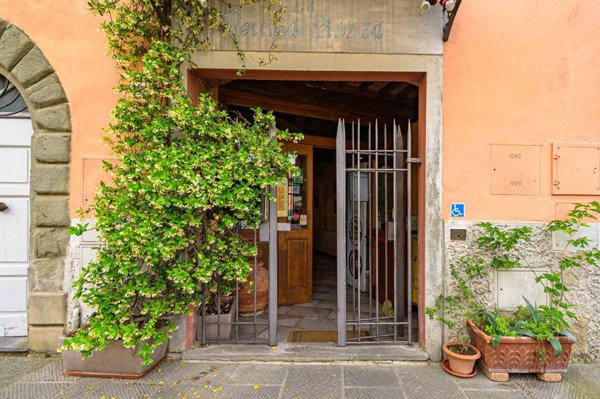 negozio in vendita a Barberino Tavarnelle in zona Tavarnelle Val di Pesa