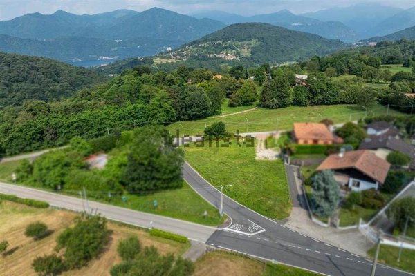 terreno edificabile in vendita ad Armeno