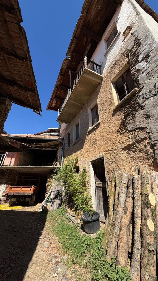 casale in vendita ad Armeno