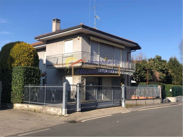 casa indipendente in vendita ad Arona