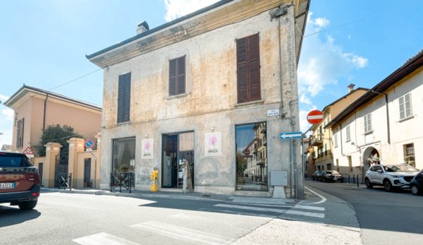 negozio in vendita ad Arona