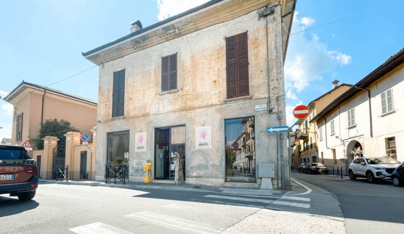 negozio in vendita ad Arona