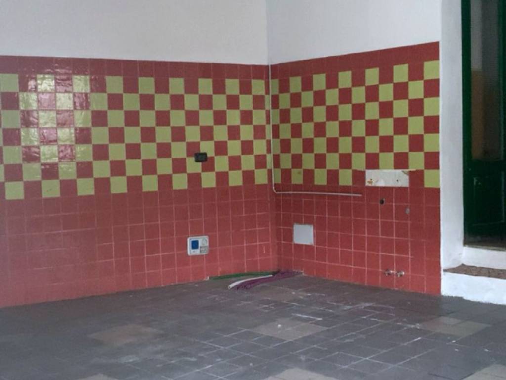 negozio in vendita ad Arona