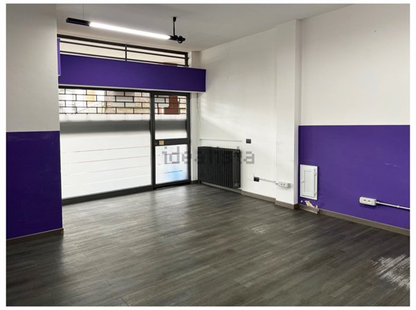 locale commerciale in vendita ad Arona